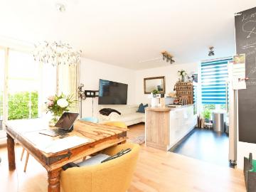 AIGNER Helle und großzügige Erdgeschosswohnung mit eigenem Garten!