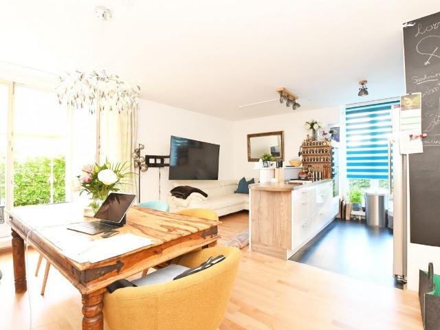 AIGNER Helle und großzügige Erdgeschosswohnung mit eigenem Garten!