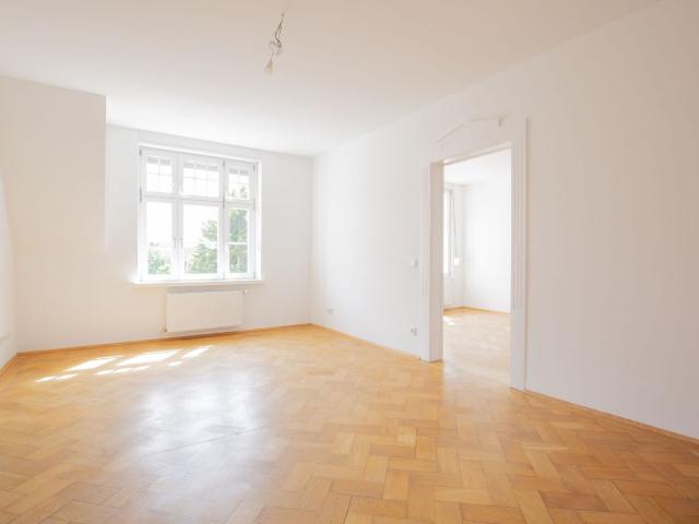 AIGNER Helles 3 Zimmer Altbaujuwel mit Einbauküche am Hohenzollernplatz