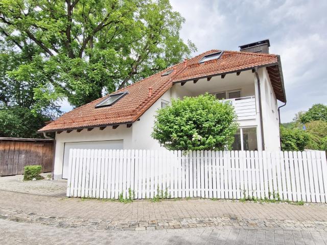 AIGNER Herrsching Schönes Einfamilienhaus mit Einliegerwohnung, nur 4 Gehminuten zum See