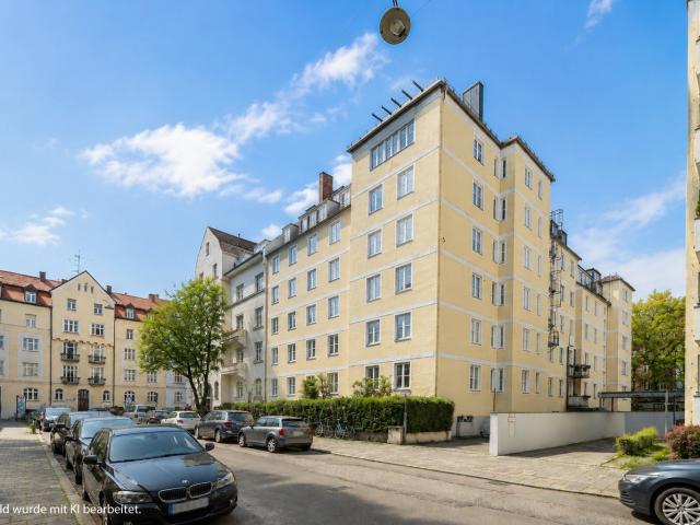 AIGNER Jakob Klar Straße: Stilvolle 2 Zimmer Wohnung mit Aufzug in Schwabinger Toplage
