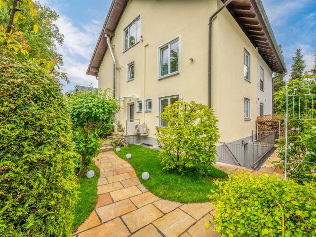 AIGNER Leben in der Stadt und Natur Idyllisch, ruhiges Familienhaus am Englischen Garten