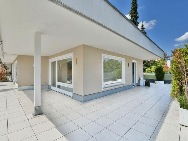 AIGNER Lichtdurchflutete 3,5 Zimmer Wohnung mit großzügiger Dachterrasse!