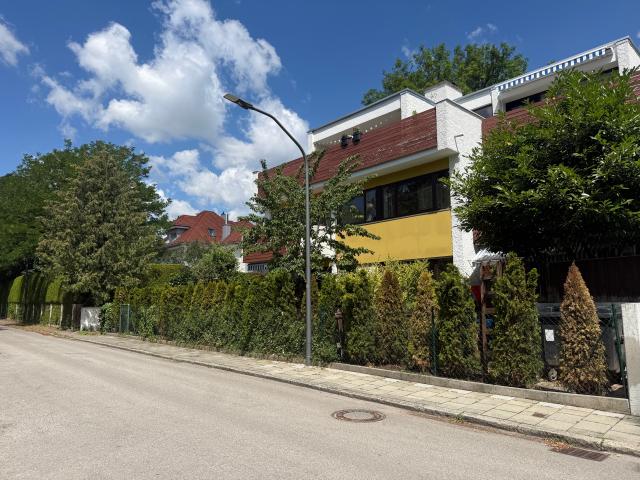 AIGNER Lichtdurchflutete 2,5 Zimmerwohnung in ruhiger Lage Obermenzings