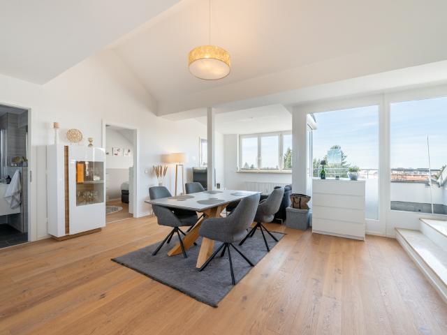 Aigner Lichtdurchflutete 2 Zimmer Dachgeschosswohnung mit sonnigem Balkon in Laim