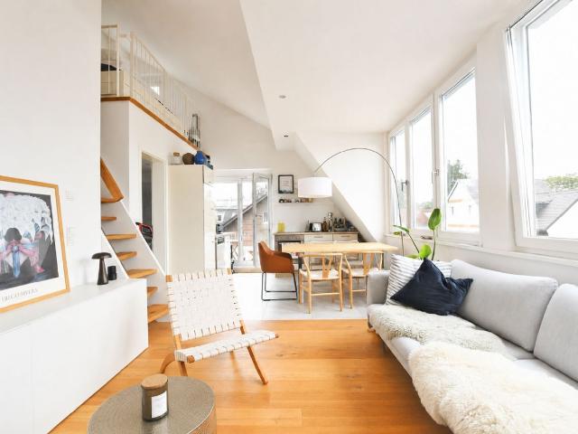 AIGNER Moderne 1 Zimmer Galeriewohnung mit Balkon in Harlaching!