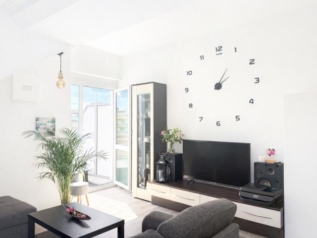 AIGNER Moderne 2 Zimmer Dachgeschosswohnung in Germering