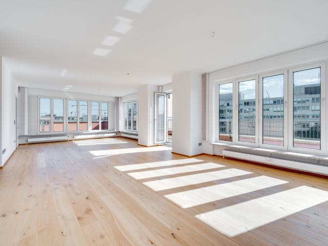 AIGNER Mitten in München, ganz für sich – Penthouse mit großer Terrasse und ruhiger Innenhoflage