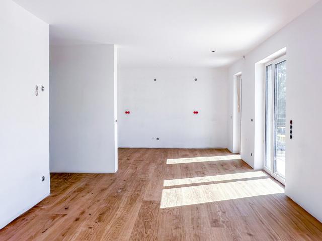 AIGNER Neubau: Großzügige und helle 3 Zimmer Wohnung mit Balkon!