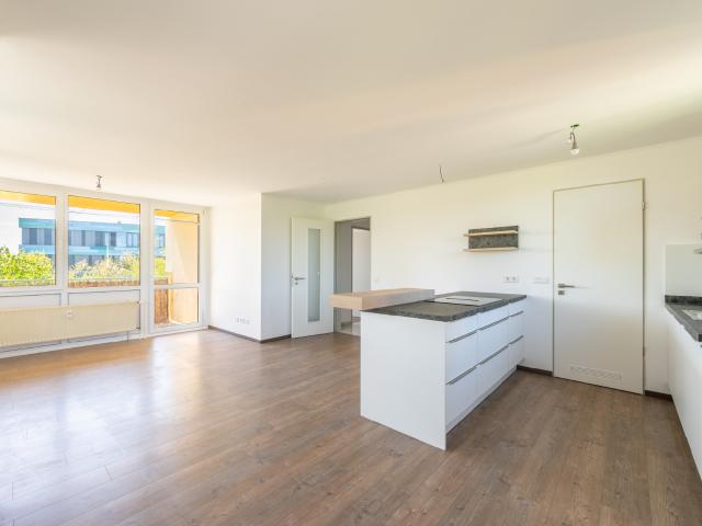 AIGNER Sommerbalkon & Wintergarten: Schöne, renovierte Wohnung mit Blick ins Grüne