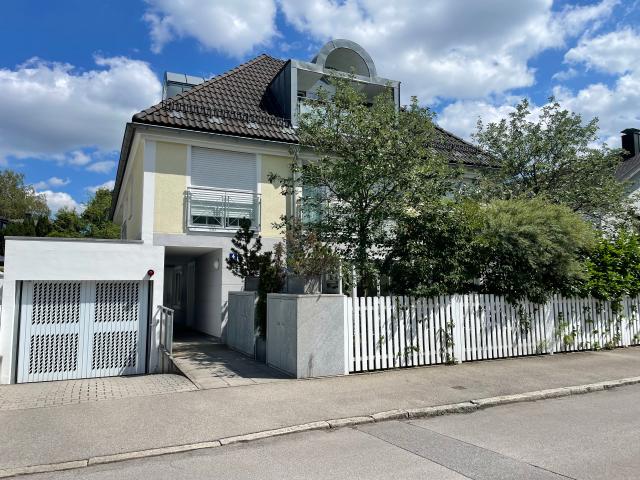 AIGNER Sonnige Maisonettewohnug mit Garten in bester Lage von Waldtrudering!