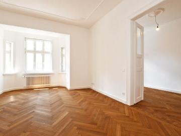 AIGNER Sanierter 5 Zimmer Altbautraum Mitten im Lehel