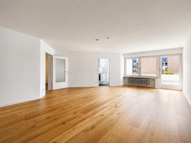 AIGNER Schöne 1 Zimmer Wohnung mit Balkon & Tiefgaragenstellplatz in München Moosach
