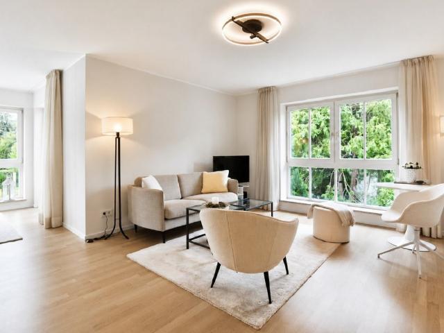 AIGNER Stilvoll wohnen in München – helle 3 Zimmer Wohnung mit zwei Balkonen in Obermenzing