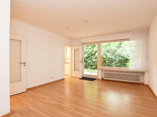 AIGNER Stilvolle 1 Zimmer Wohnung mit Terrasse und Tiefgaragenstellplatz in München Solln