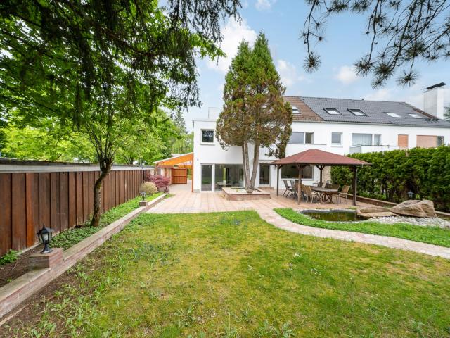AIGNER Reiheneckhaus mit viel Platz und großem Garten in Taufkirchen