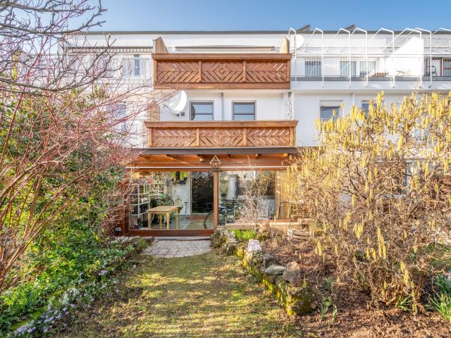 AIGNER Reihenmittelhaus mit Dachterrasse, Südbalkon und Garten in Kirchheim