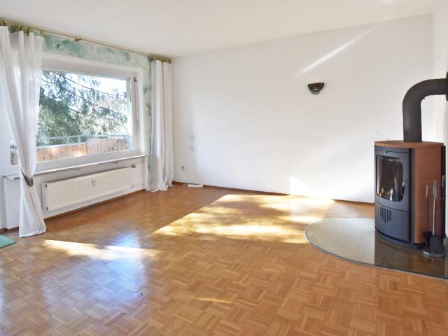 AIGNER Renovierungsbedürftige 3 Zimmerwohung mit Balkon in ruhiger Lage in Allach