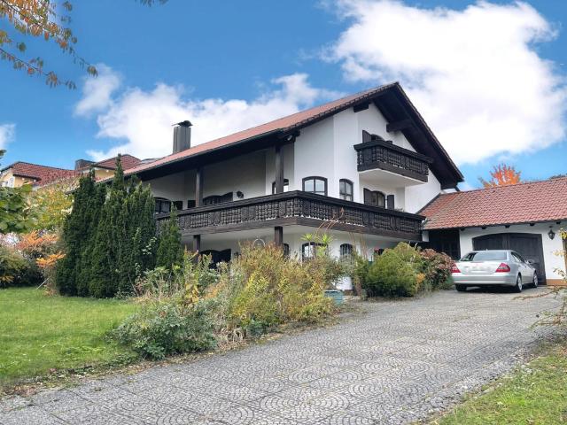 AIGNER Repräsentatives Einfamilienhaus mit großem Grundstück