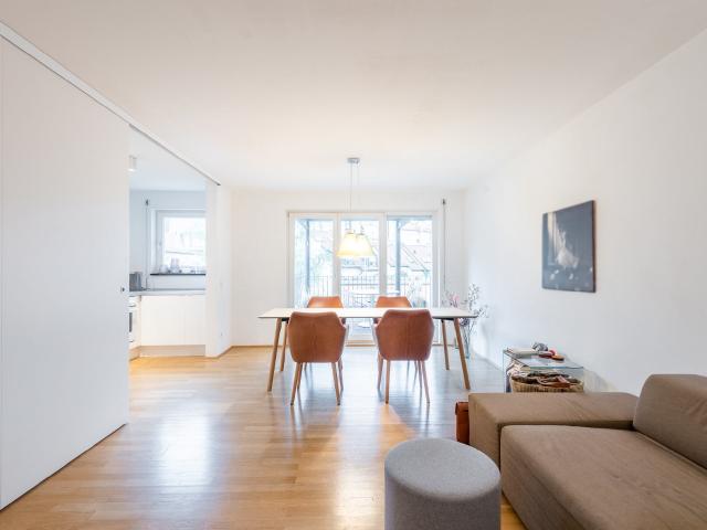 AIGNER Ruhe im Herzen der Maxvorstadt: 2 Zimmer Wohnung mit Balkon