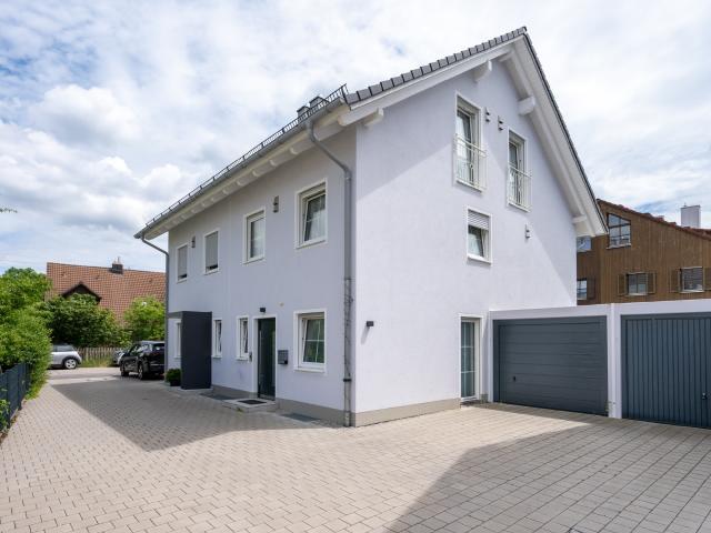 AIGNER – Ruhig und dennoch zentral – moderne Doppelhaushälfte in Germering