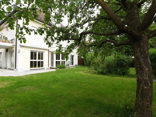 AIGNER Wunderschöne 3 Zimmer Maisonettewohnung mit großem Garten in Trudering!