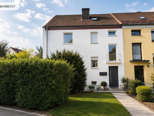 AIGNER Teilsaniertes Zweifamilienhaus mit Erweiterungspotenzial