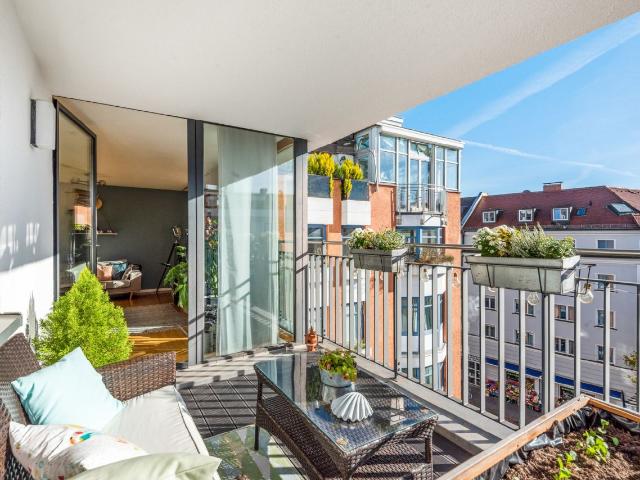 AIGNER Über den Dächern Schwabings: 3,5 Zimmer Dachterassenwohnung am Kurfürstenplatz