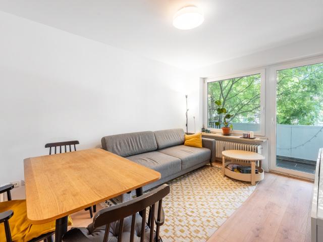 AIGNER Urbanes Wohnen: Charmante 2 Zimmer Wohnung mit Balkon