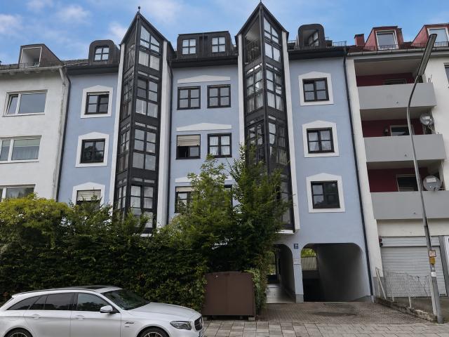 AIGNER Vermietete 3 Zimmer Wohnung mit Balkon in Milbertshofen