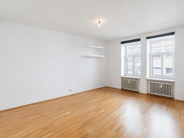 AIGNER Zwischen Viktualienmarkt und Isartor: 3 Zimmer Altbauwohnung in Toplage
