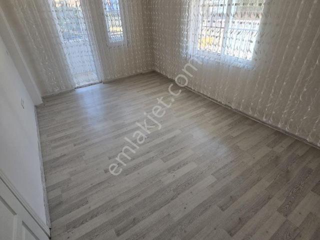 Aile Binasında Geniş Kullanışlı 2+1 Y.giriş Baraj Mahallesinde