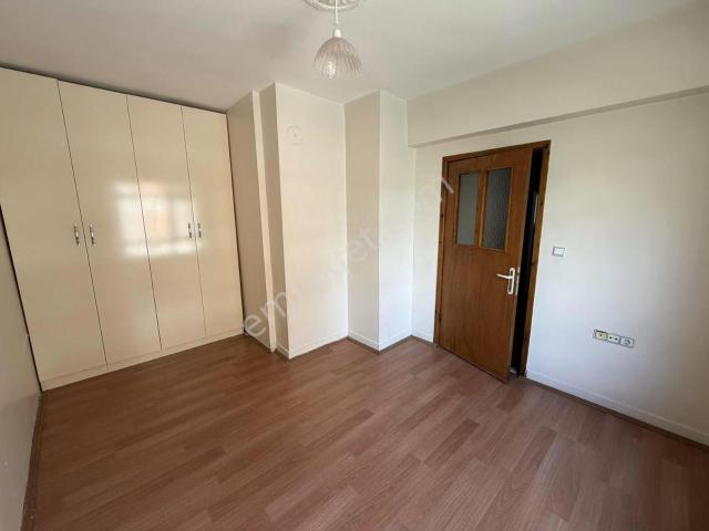 Aile Yaşam Merkezi Karşısında Çarşı Merkezde 2+1 Katta Daire