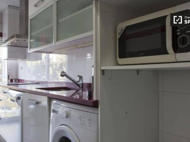 Airy apartamento de 2 dormitorios en alquiler cerca del río Manzanares en Usera