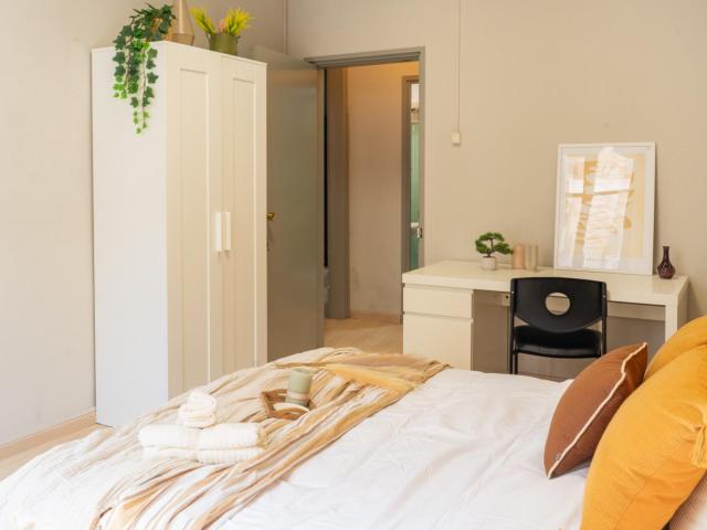 Airy double bedroom in Sant Pere, Santa Caterina i la Ribera