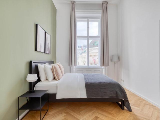 Airy Innere Stadt 2BR w/ Elevator, Best Location in Vienna, Vienna Amsterdam Apartments for Rent