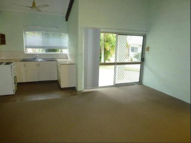 AIRY LOFT STYLE UNIT CLOSE TO EGDE HILL CENTRE