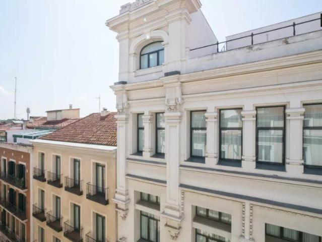 Airy studio apartment for rent in Cortes