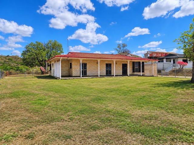 Air conditioned 3 bedroom house with a view