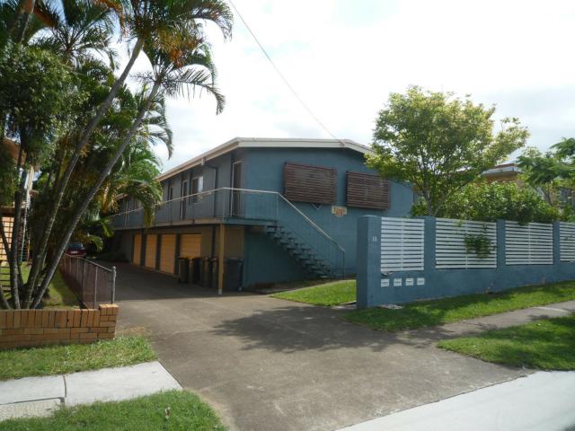 AIR CONDITIONED 1 BEDROOM UNIT IN EXCELLENT LOCATION!