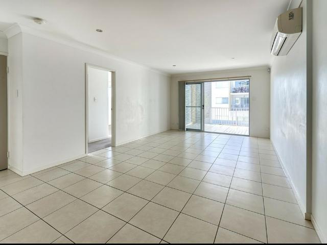 AIR CONDITIONED, 2 BEDROOM UNIT WITH POOL !