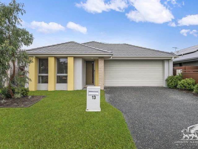 Air Conditioned 4 Bedroom Home With Separate Lounge!