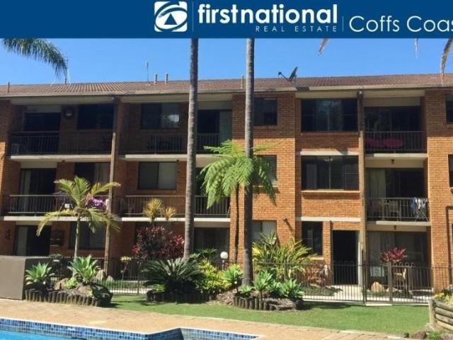 Air conditioned apartment by the beachside