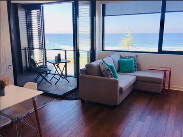 Air conditioned apartment with WOW views!