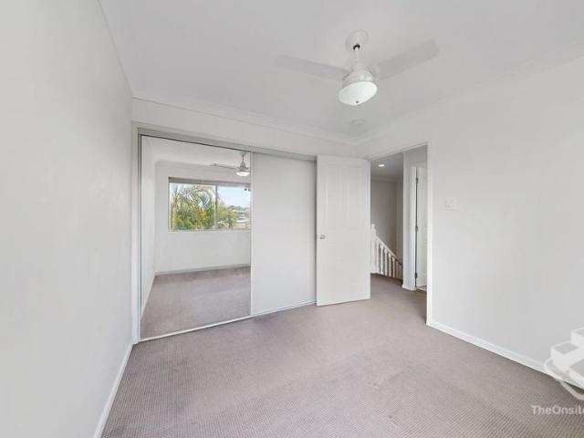 AIR CONDITIONED, GREAT LOCATION TOWNHOUSE IN KURABY