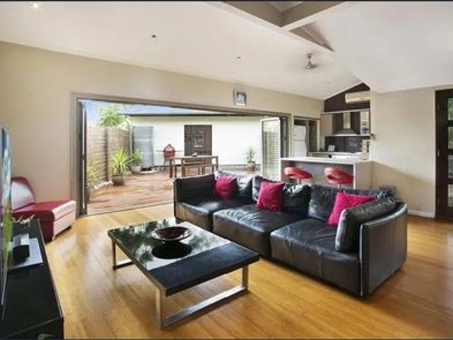 Air Conditioned Fully Fenced Pet Friendly Home