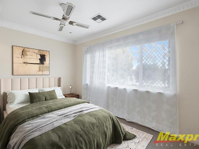 Air conditioned home with gorgeous sunroom