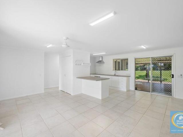 AIR CONDITIONED LOW SET HOME IN QUIET CUL DE SAC!
