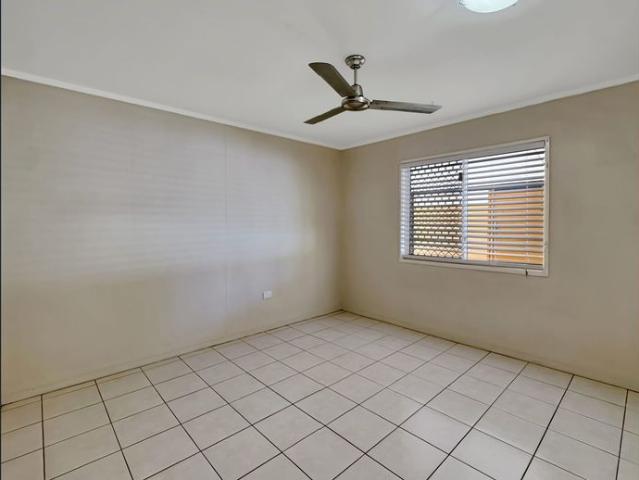 AIR CONDITIONED LOW SET HOME!