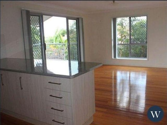 Air Conditioned Spacious Townhouse available 8th August